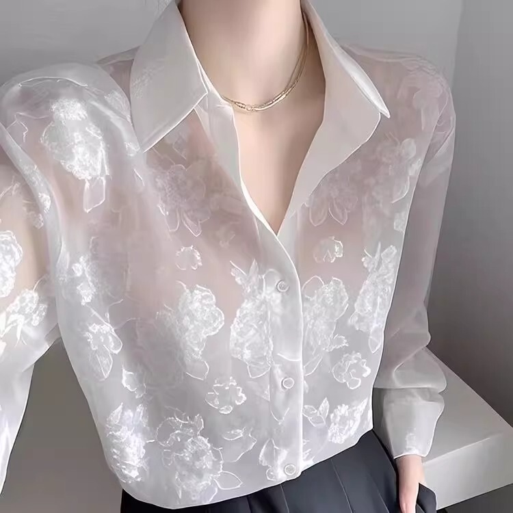High-Quality New Style Sun-Protective Shirt Cardigan for Women, Loose Floral Shirt, Chanel-Style V-Neck Silk Top