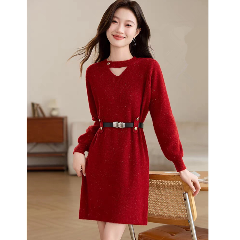 New Autumn and Winter Style Thickened Sweater Dress for Women, Suitable for Wearing over a Coat, Knee-Length Knit Dress