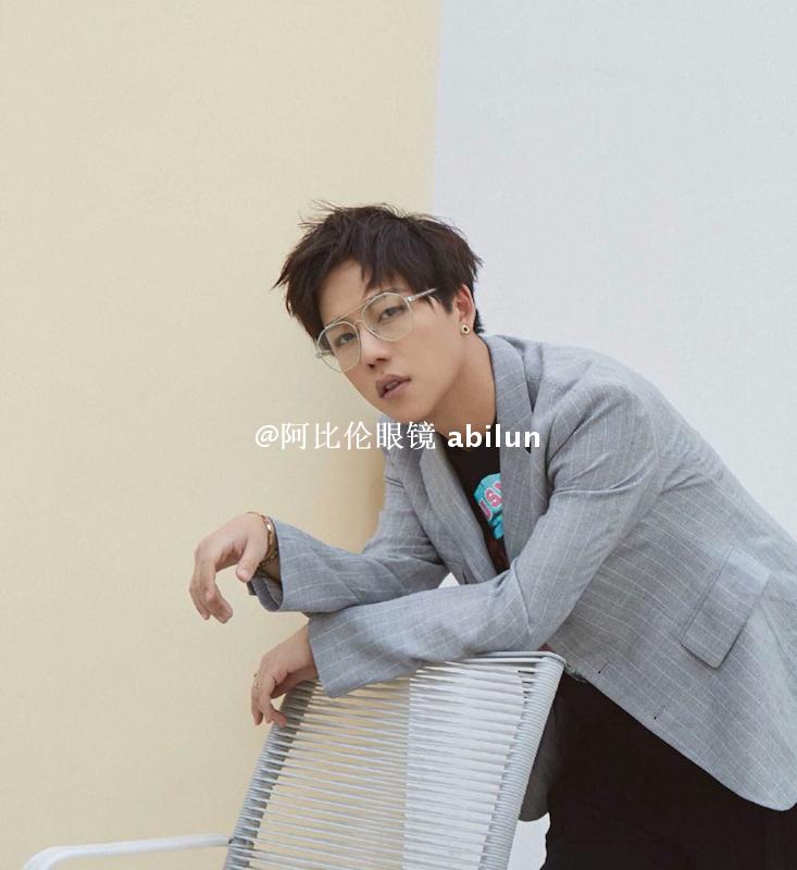Huang Zikai buổi hòa nhạc với cùng một gương phẳng thủy triều cắt cạnh kính khung kim loại cá tính với kính cận thị
