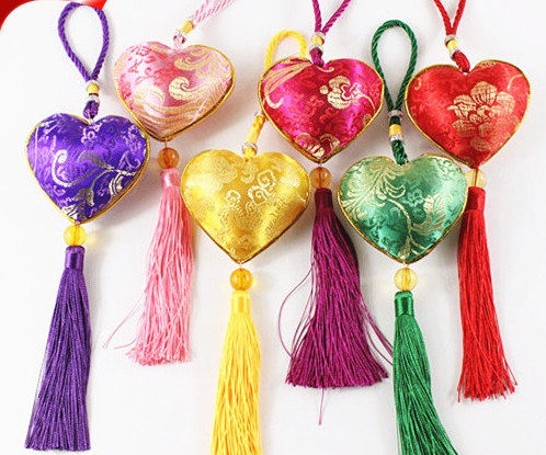 10 high-end embroidered peach heart love sachet sachet heart-shaped silk sachet car car hanging bag bag pendant