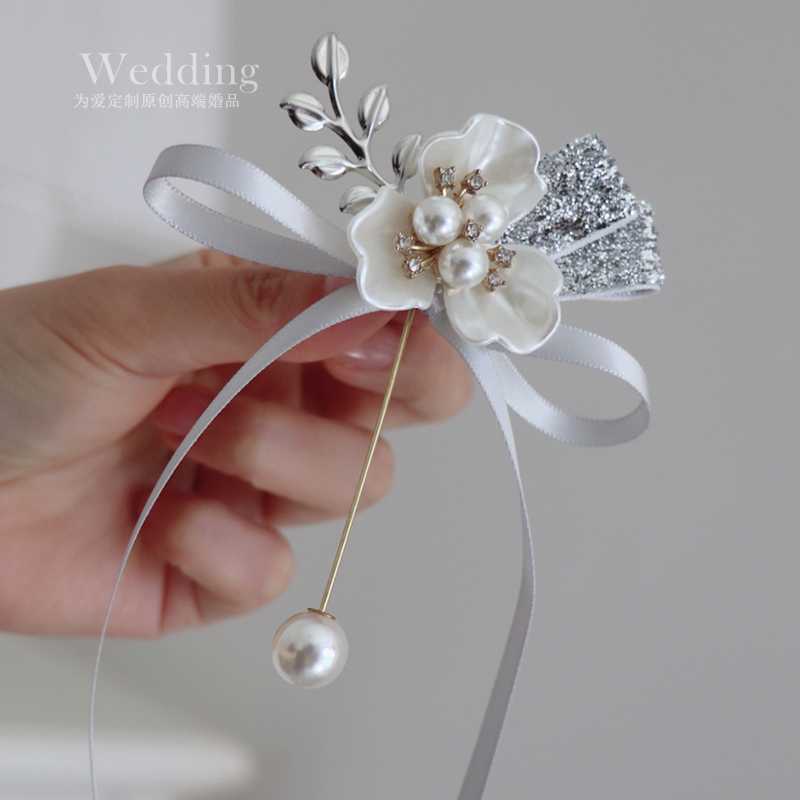 Gray Wedding Corsage Bride and groom Wedding corsage Silver Bridesmaid Best man corsage Sister group Brother group flower