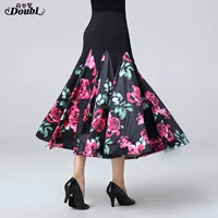 Большой пиони цветет тонкая танцевальная юбка с кожей