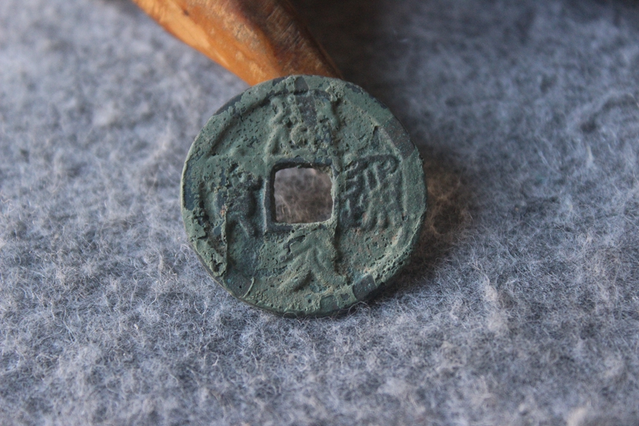 Southern Song Dynasty Jianyan Tongbao Folded 2 Seal Script Shengkeng 28mm Uncleared Rust and True Ancient Coin W45 1