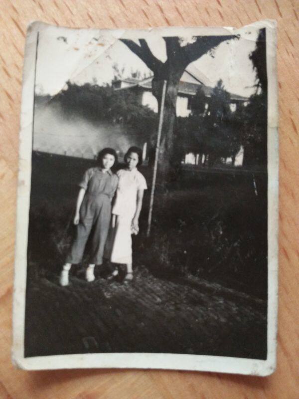 50s Beauty Youth Biathlon Photo Spray Irrigation Out of the Old Photo 43 * 58mm YY 1431