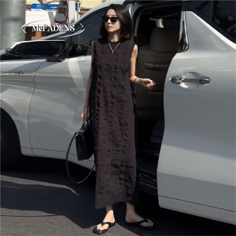 Hong Kong High-End French-Style Black Sleeveless Dress for Women, 2026 Summer Model, Loose Fit, Tummy-Concealing, Long Over-The-Knee Tank Dress