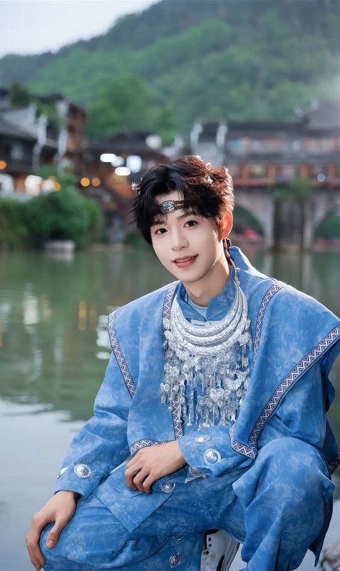 Yunnan Guizhou Tujia Ethnic Minority Men's Stage Performance Costumes, Miao and Zhuang Ethnic Characteristics Wax-Dyed Travel Photography Outfits