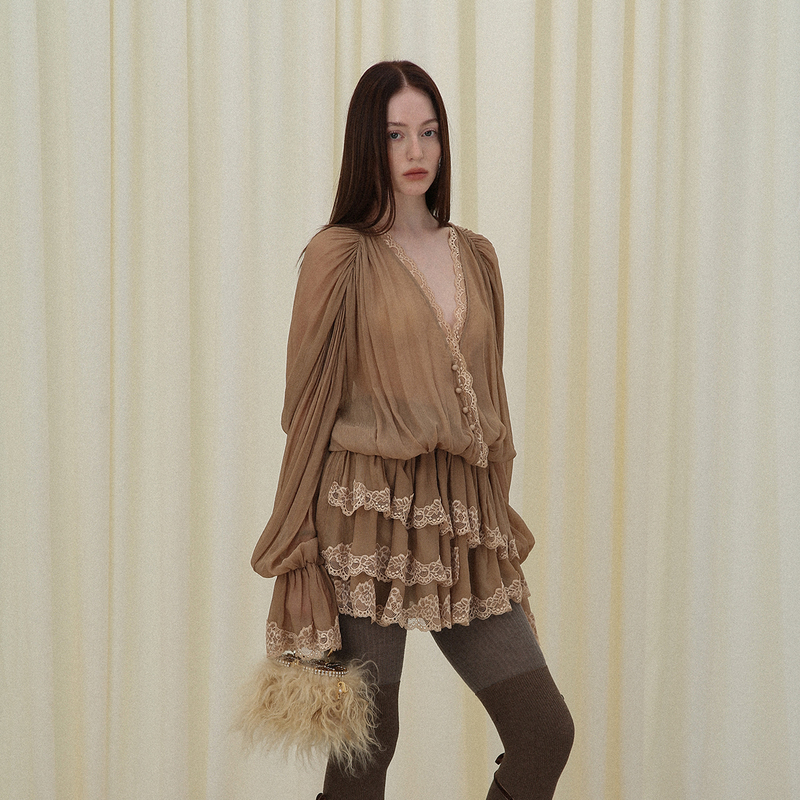 Gemini Buyer Store Wapawapa Layered V-Neck Lace Blouse Lace Shirt 2026 Autumn/Winter New Collection Gemini Buyer Store Wapawapa Layered V-Neck Lace Blouse Lace Shirt 2026 Autumn/Winter New Collection