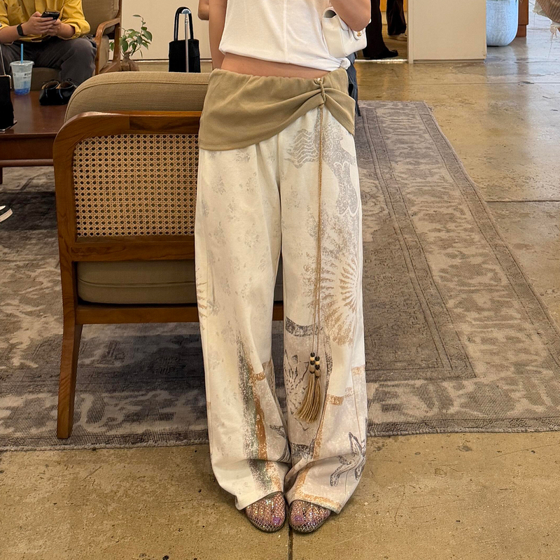[in Stock/Same Style as Yigenana] Square Circle Holiday Print Layered Skirt Wide-Leg Pants