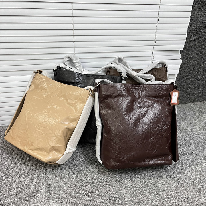 Selling for 459~ Women's Tote Bag, First Layer Cowhide Leather, Niche Design Bucket Bag, Versatile Shoulder and Crossbody Bag, Clearance Stock