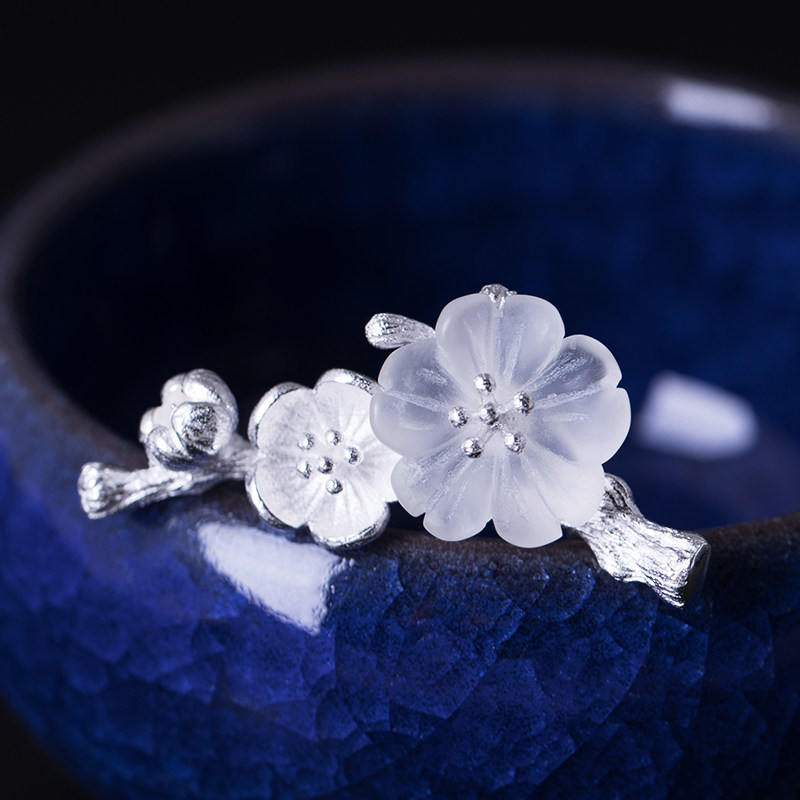 Crystal plum blossom brooch men's and women's pin Chinese style luxury temperament high-end atmosphere anti-light retro corsage