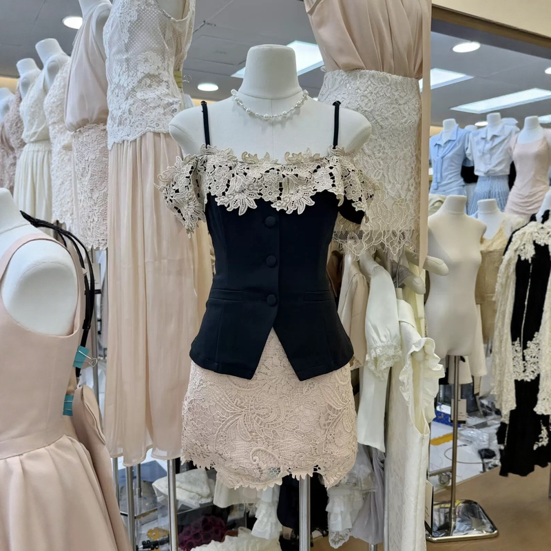 Mei Zi Elegant and Pure Style Lace Patchwork Slim Fit Slit Short Sleeve Top + Bodycon Skirt Set for Women Summer Mei Zi Elegant and Pure Style Lace Patchwork Slim Fit Slit Short Sleeve Top + Bodycon Skirt Set for Women Summer