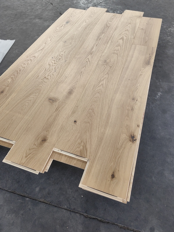 Oak Pure Three-Layer Lock Flooring Surface 4mm European White Oak 2200X240X15/4 Environmentally Friendly Enf Oak Pure Three-Layer Lock Flooring Surface 4mm European White Oak 2200X240X15/4 Environmentally Friendly Enf