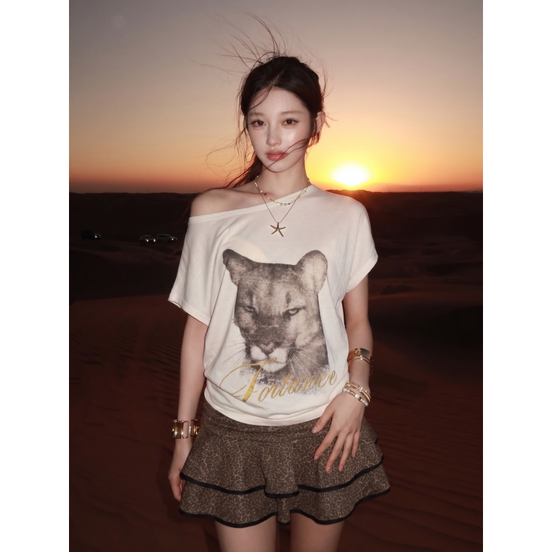 Spicy Girl Style Off-Shoulder Apricot Leopard Print Short-Sleeve T-Shirt for Women, New Summer Commuter Style, Slimming and Versatile Round-Neck Top Spicy Girl Style Off-Shoulder Apricot Leopard Print Short-Sleeve T-Shirt for Women, New Summer Commuter Style, Slimming and Versatile Round-Neck Top