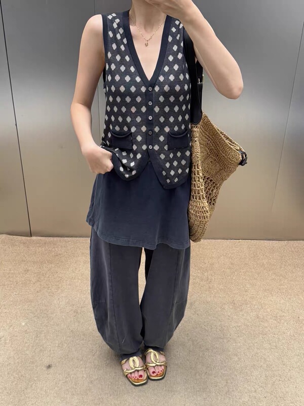Ceiling Asy2026 Autumn/Winter Four-Leaf Clover Jacquard Knit Vest + Stage Fake Two-Piece Scimitar Pants Ceiling Asy2026 Autumn/Winter Four-Leaf Clover Jacquard Knit Vest + Stage Fake Two-Piece Scimitar Pants