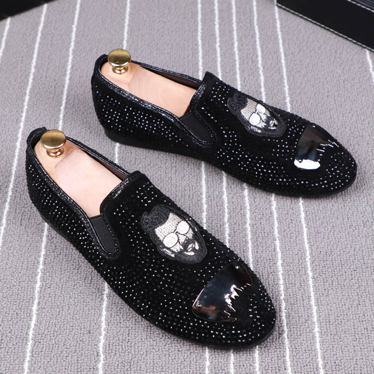 Châu Âu ga 2019 giày nam mới đậu giày nhọn rhinestone giày Anh thấp để giúp nam giày mùa thu giày nam giày thể thao trắng