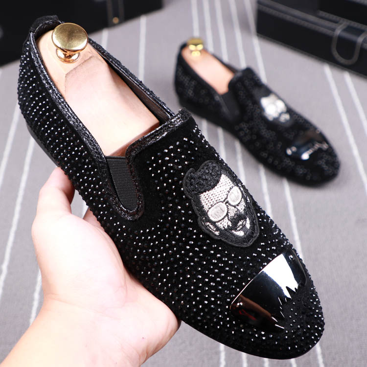 Châu Âu ga 2019 giày nam mới đậu giày nhọn rhinestone giày Anh thấp để giúp nam giày mùa thu giày nam giày thể thao trắng