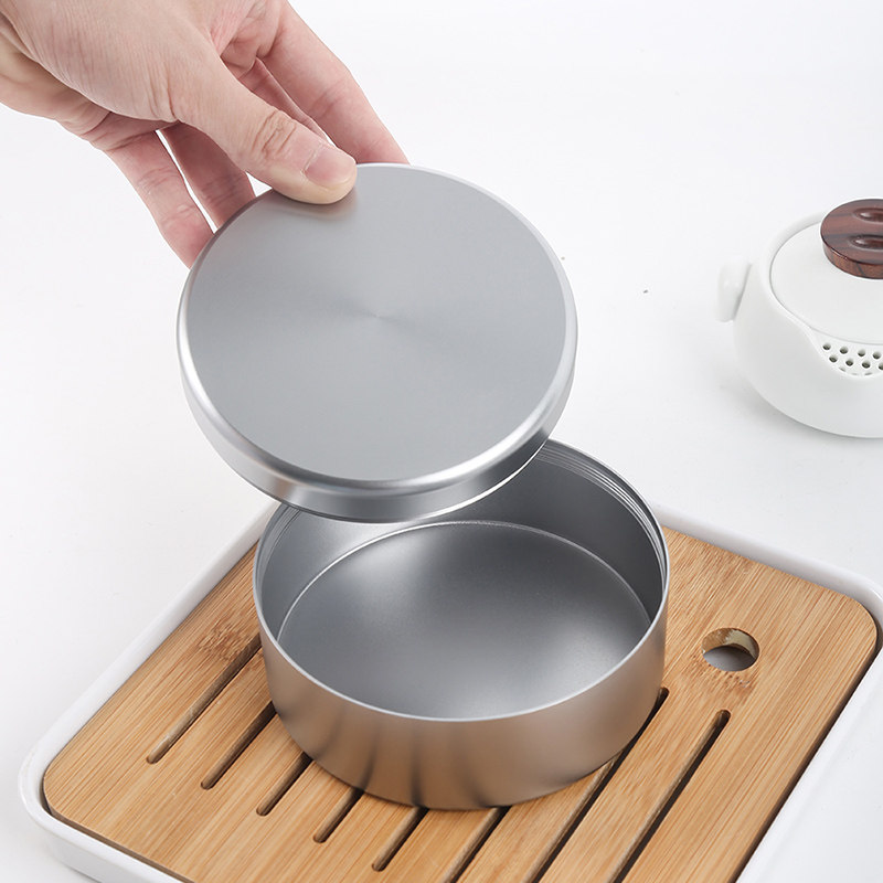 Portable travel small tea tank metal cans tea box large Pu-yu tea cake tank iron box titanium alloy tea cans