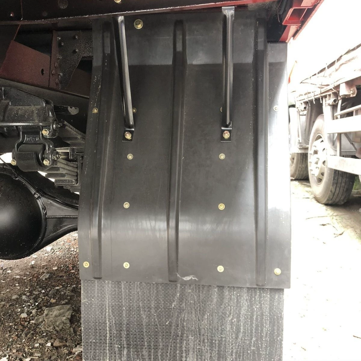 东风 Tianlong KL Tianjin KRVR rear wheel fender drive wheel mud tile plastic fender anti-splash hem