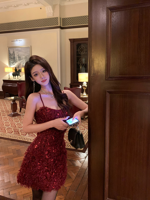 Hollinna Burgundy Suspender Dress 2025 Autumn and Winter New Sexy Ladylike Style Sequined Banquet Dress