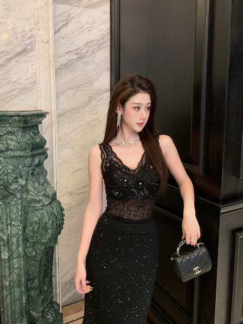 Hollinna Heavy Craft Handmade Rhinestone Hollow Embroidery V-Neck Strapless Tube Top for Spring and Autumn, Elegant and Sexy Top for Socialites