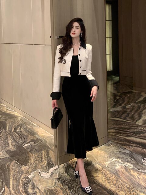 Hollin French Ruffled Velvet Fishtail Skirt for Women, Beautiful High-Waisted Slimming Skirt for Petite Figures in Spring and Autumn