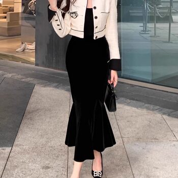 Hollin French Ruffled Velvet Fishtail Skirt for Women, Beautiful High-Waisted Slimming Skirt for Petite Figures in Spring and Autumn