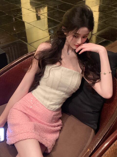 Hollin White Camisole for Women, Niche Design, Slim Fit, Short Style, Sexy Tube Top