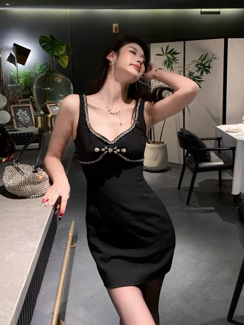 Hollin Rhinestone U-Neck Suspender Dress for Women, Spring and Autumn 2025 New Style, Socialite Style, High-End Waist-Cinching Short Skirt