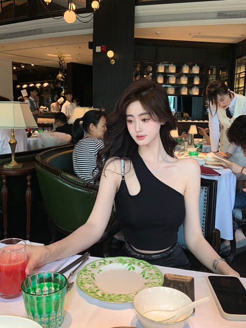 Hollin oblique shoulder sleeveless T-shirt women's summer waist slimming celebrity irregular bust sexy hot girl short top