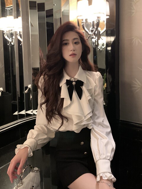 Hollin's Design-Focused, Niche Satin Bow-Tie Base Shirt for Women, Spring and Autumn French-Style High-End White Shirt
