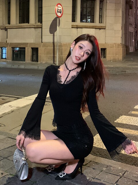 Hollin Eyelash Lace V-Neck Slim-Fit Knitted Base T-Shirt for Women, Spring and Autumn, Sexy and Warm, Socialite Style Top