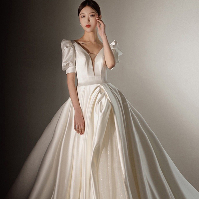 Wedding 2021 new bride's winter French large size small light wedding dress palace style drag -tailed satin main wedding dress Wedding 2021 new bride's winter French large size small light wedding dress palace style drag -tailed satin main wedding dress