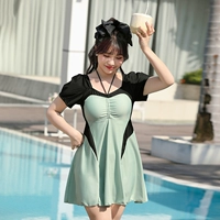 Соединенный черный и зеленый