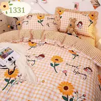 Ярко -желтый стоит один 2*2,3