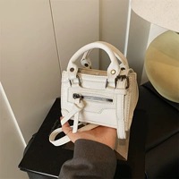 Белая подвеска