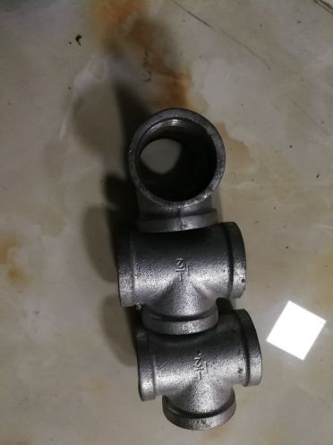 Galvanized three - way Ma steel pipe fittings are three - way diameter 4 - 6 - 1 inch cast iron three - way DN15 20 32 40