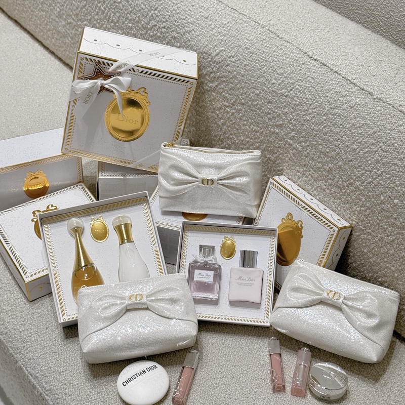 Directly Shipped from Japan: Dior 2026 Christmas Perfume Set Limited Edition Perfume + Mini Perfume + Lip Gloss + Hand Cream Directly Shipped from Japan: Dior 2026 Christmas Perfume Set Limited Edition Perfume + Mini Perfume + Lip Gloss + Hand Cream