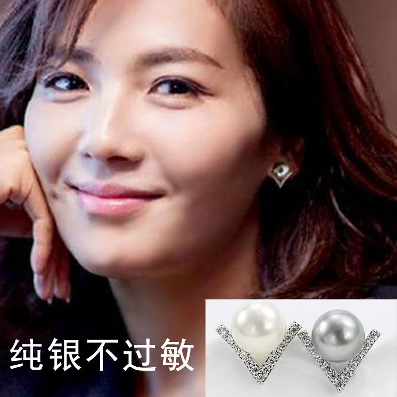 Korean version of pearl earrings feminine temperament simple V-shaped small earrings versatile S925 sterling silver ear jewelry OL star same style