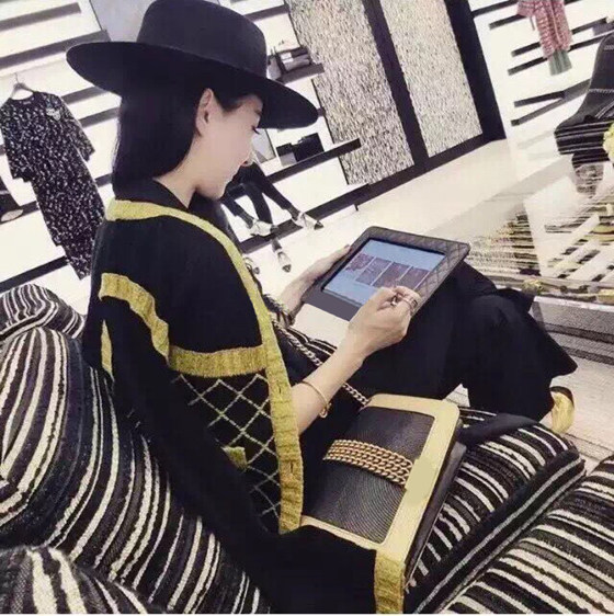 Spot attendee a year of work yarn for 3 months Good beauty a black gold sweaters dress sweaters