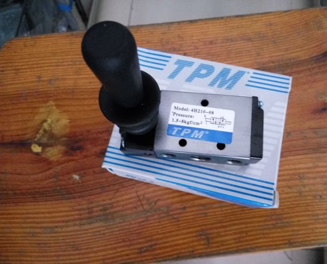 Wood Working Machine Batter Eyeter Pneumatic Switch Hand Lever 4H210-08