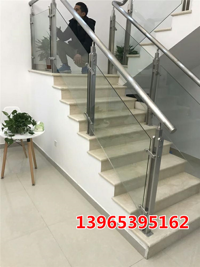 Wuhan Manufacturer Direct Sales Stainless Steel Stairway Guardrails Tempered Glass Villa Balcony Guard Rail Indoor Railing