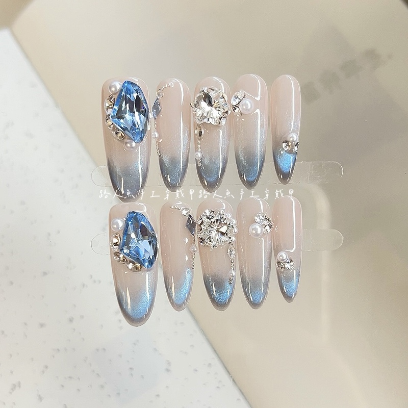 Handmade Nail Art Wearable Nails with a High-End Feel, Medium-Length Blue Color That Enhances Complexion, Cat-Eye Effect, High-Quality Finished Blue Wearable Nails Handmade Nail Art Wearable Nails with a High-End Feel, Medium-Length Blue Color That Enhances Complexion, Cat-Eye Effect, High-Quality Finished Blue Wearable Nails