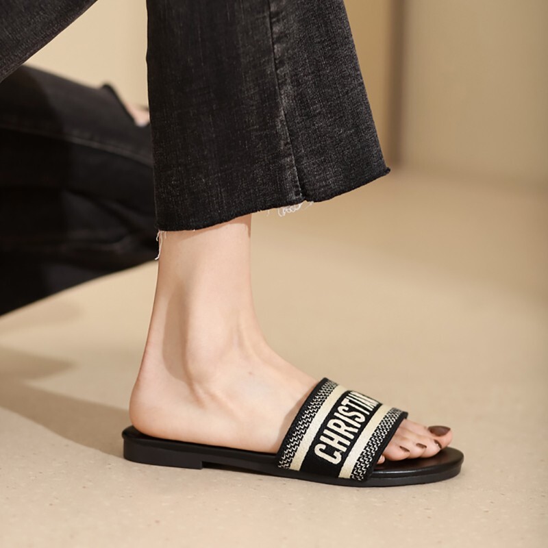 Women's Outdoor Slippers 2024 New Flat Genuine Leather Slip-Ons Versatile D Brand Beach Sandals Outdoor Summer Women's Slippers