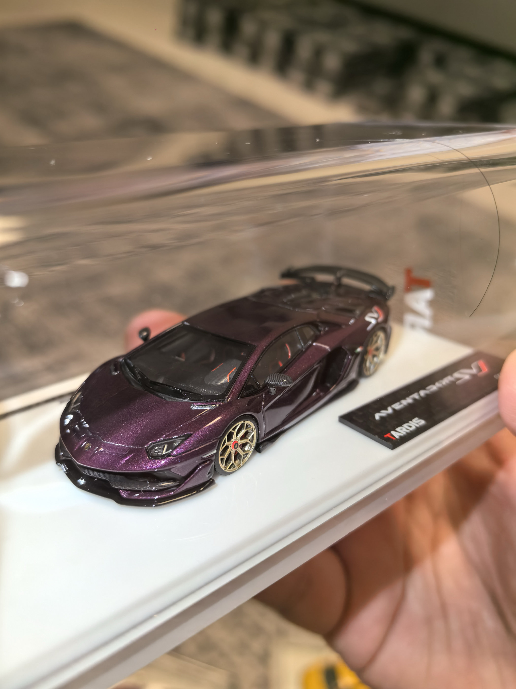 TARDIS带你穿越到模型收藏的奇幻世界——兰博基尼Aventador SVJ 1:64树脂