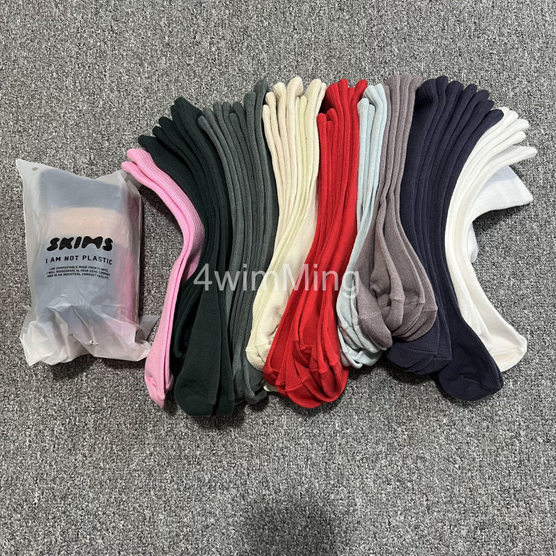 In Stock Skims Kim Kardashian Sport Crew Sock Solid Color Mid-Calf Socks for All Seasons In Stock Skims Kim Kardashian Sport Crew Sock Solid Color Mid-Calf Socks for All Seasons
