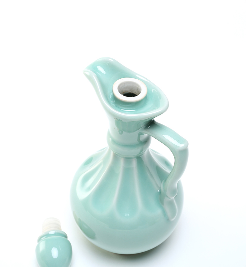 A kilo installed Chinese wine vintage ancient palace archaize ceramic small bottle home old celadon jar of furnishing articles