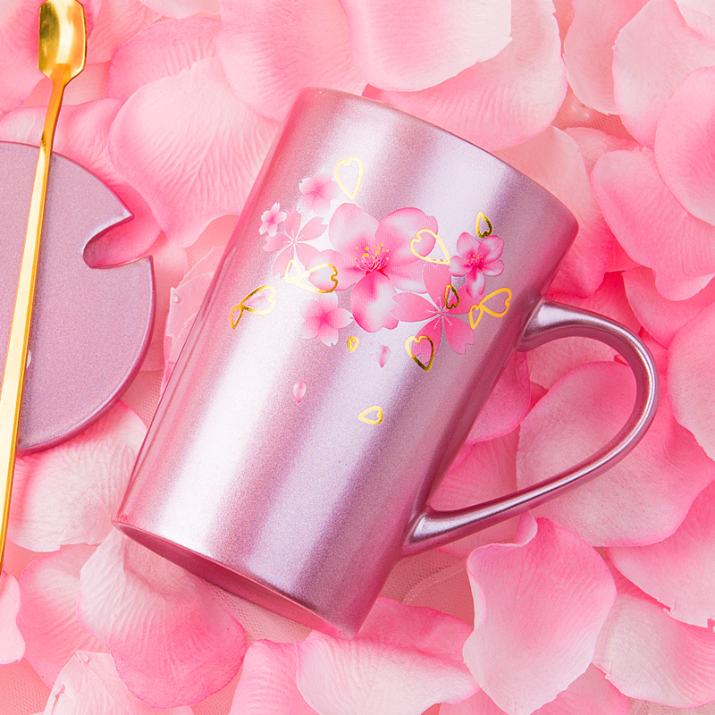 Japanese creative cherry blossom put ceramic cup keller cup express female students with cover spoon coffee cup