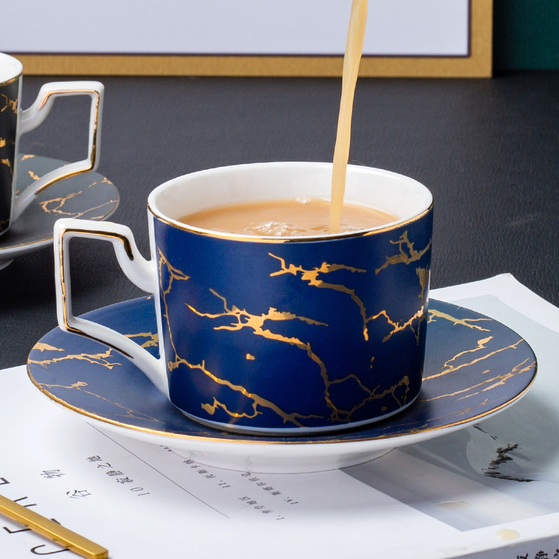 Creative premium coffee cups and saucers small European - style key-2 luxury ceramic stirring cup light modern key-2 luxury small delicate tea cups