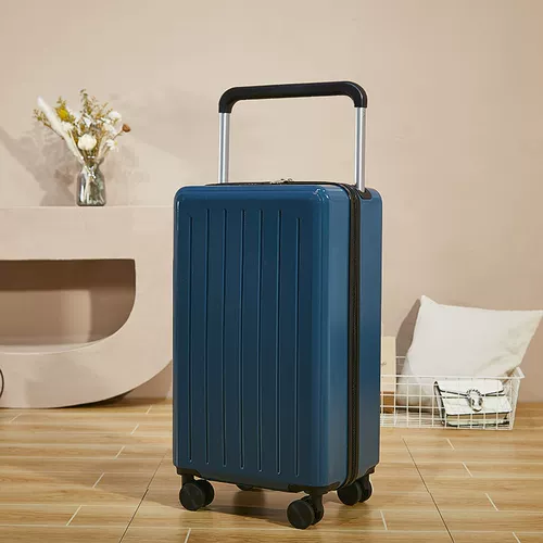 Прочный чемодан, 2023, популярно в интернете