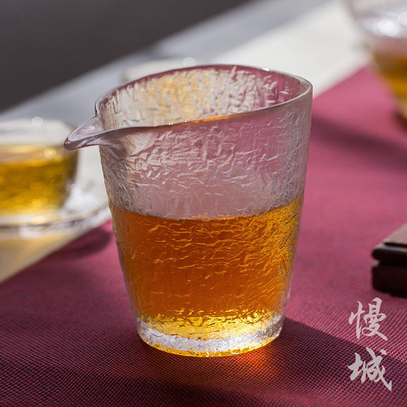 Heat-resistant glass male cup Japanese thickened early snow tea sea fair cup Large uniform cup Tea separator Tea set accessories